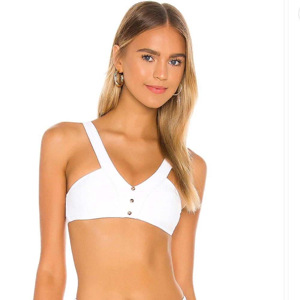 EUC Tularosa Cove Bikini Top in White. 3 buttons, ribbed fabric. Size xs